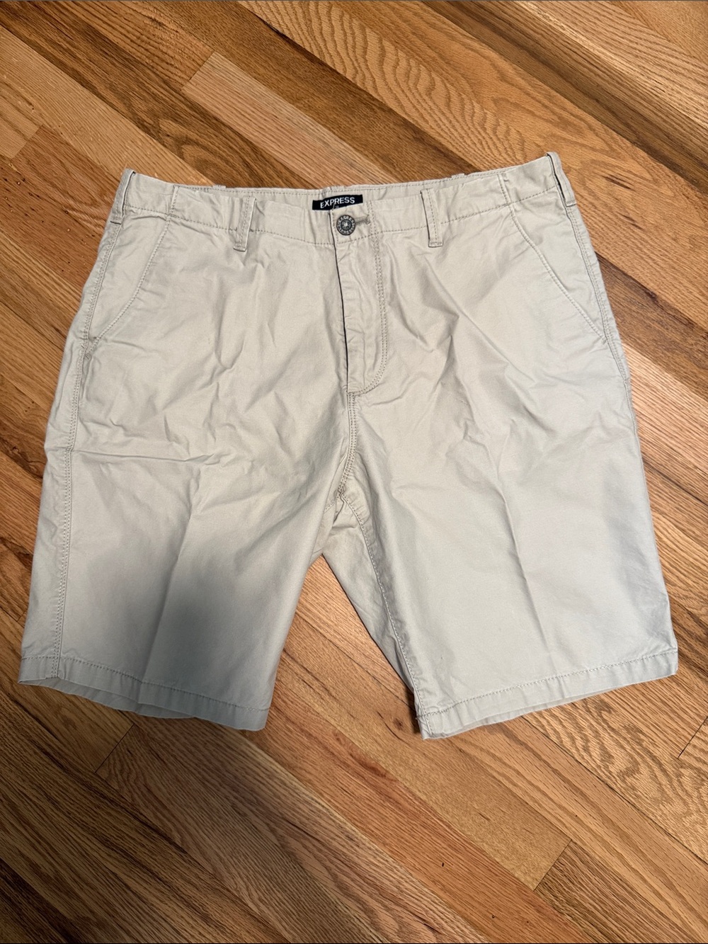 Express Men's Beige Flat Front Chino Shorts